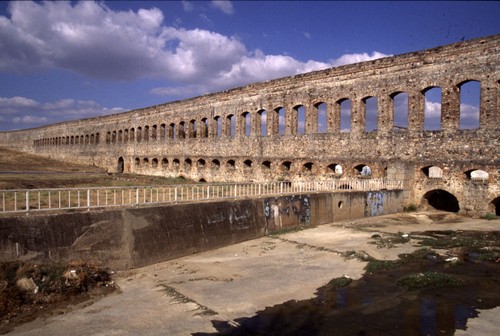 ミラグロス水道橋(Aqueduct Milagros)