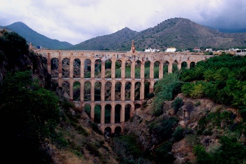アキラ橋(Puente del Aguila)