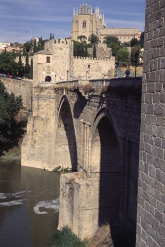 サン　マルタン橋(Puente San Martin)