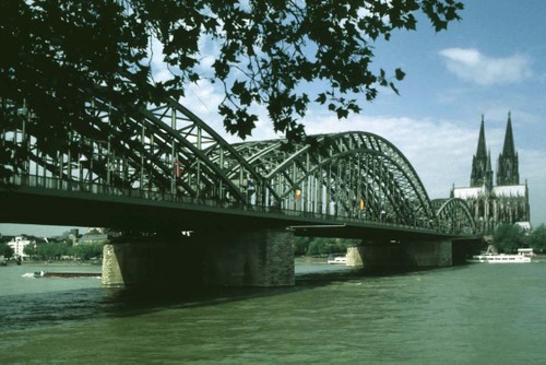ホーヘンツオーレルン橋（Ｈｏｈｅｎｚｏｌｅｒｎ　Ｂｒ）